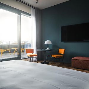 Zimmer mit Kingsize-Bett